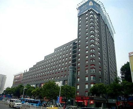 Wuhan Junyi Dynasty Hotel Екстер'єр фото